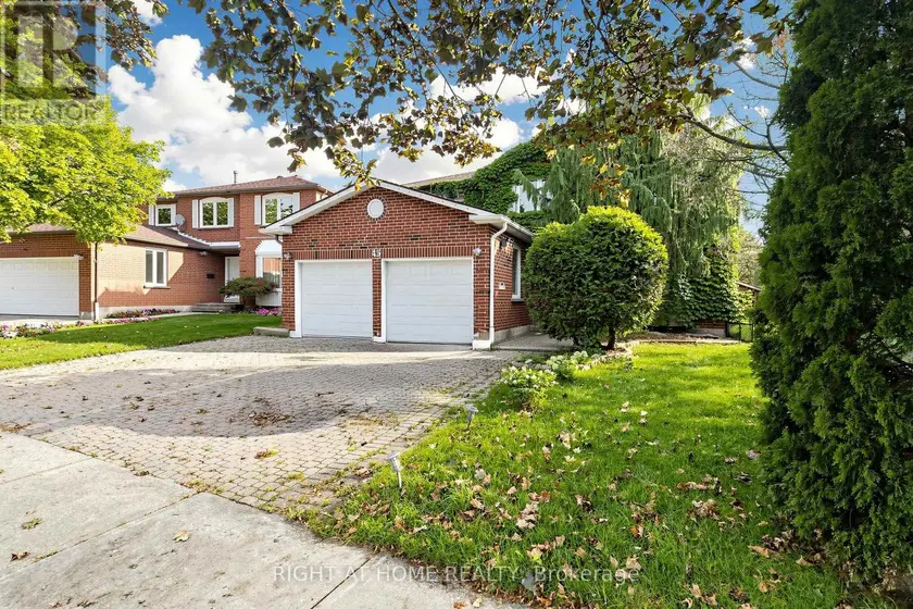 Detached at 43 TOPHAM CRESCENT, Richmond Hill