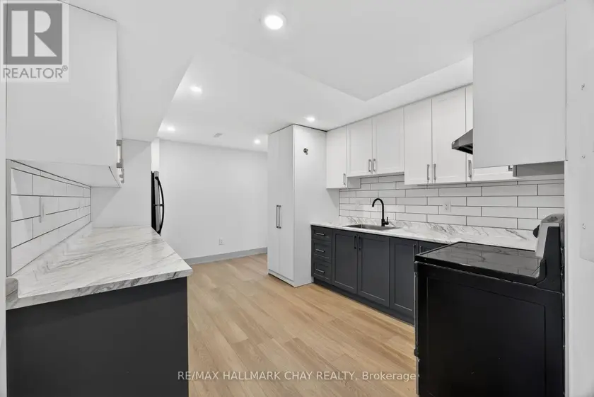 Multiplex at C - 5277 5TH SIDE ROAD, Essa