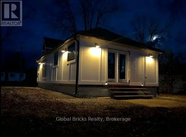 Detached at 899 MAPLEWOOD DRIVE