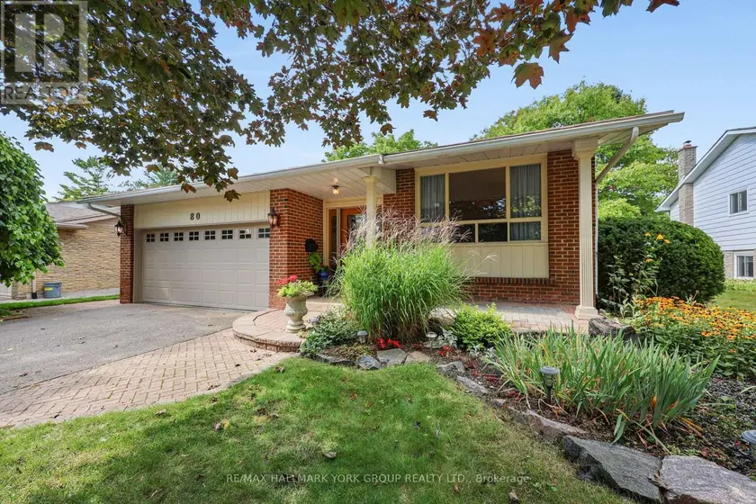 Detached at 80 FAIRWAY DRIVE, Aurora