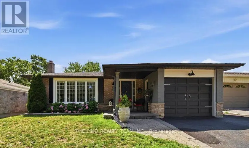 Detached at 163 ORCHARD HEIGHTS BOULEVARD, Aurora