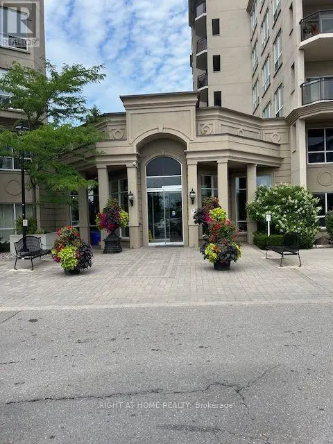 Apartment at 403 - 2 MAISON PARC COURT, Vaughan