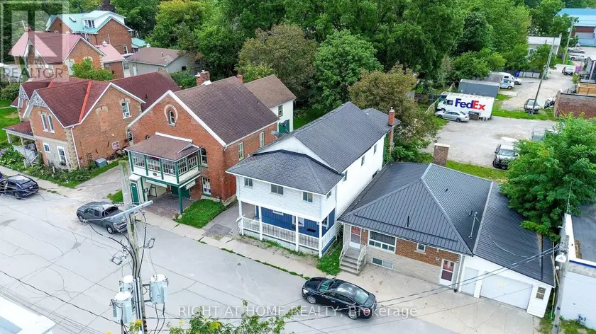 Multiplex at 17 LAIDLAW ST STREET S, Brock