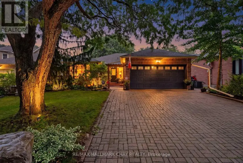 Detached at 66 HUTCHINSON DRIVE, New Tecumseth