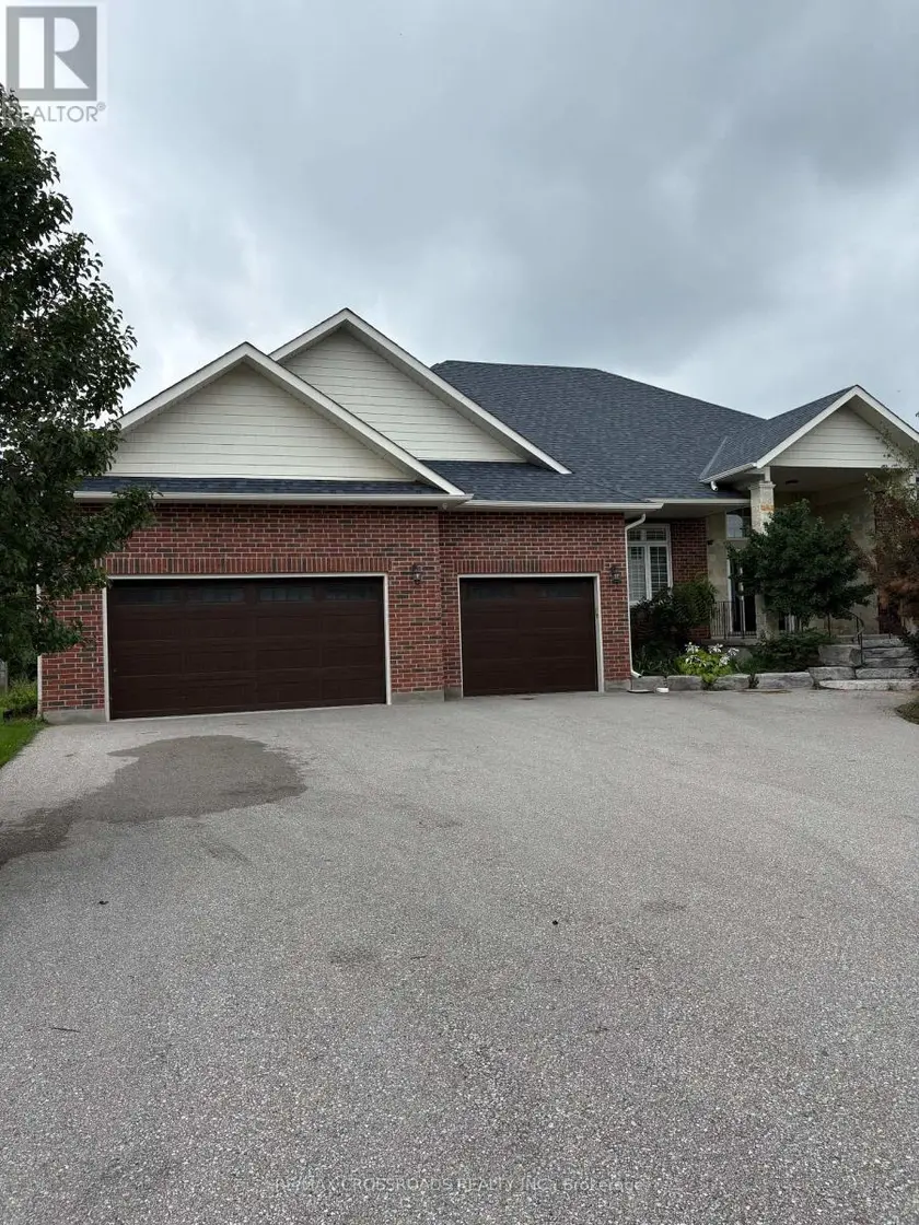 Detached at 4 BLAKE STREET, East Gwillimbury