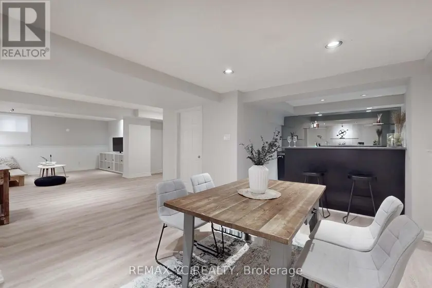 Detached at LOWER - 4 THEOBALDS CIRCLE, Richmond Hill