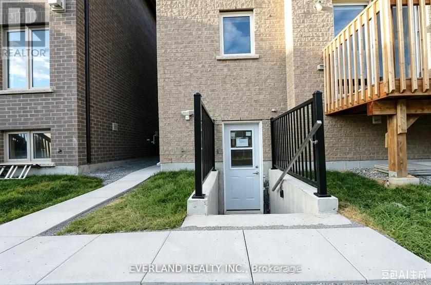 Detached at 21 KENNETH ROSS BEND, East Gwillimbury