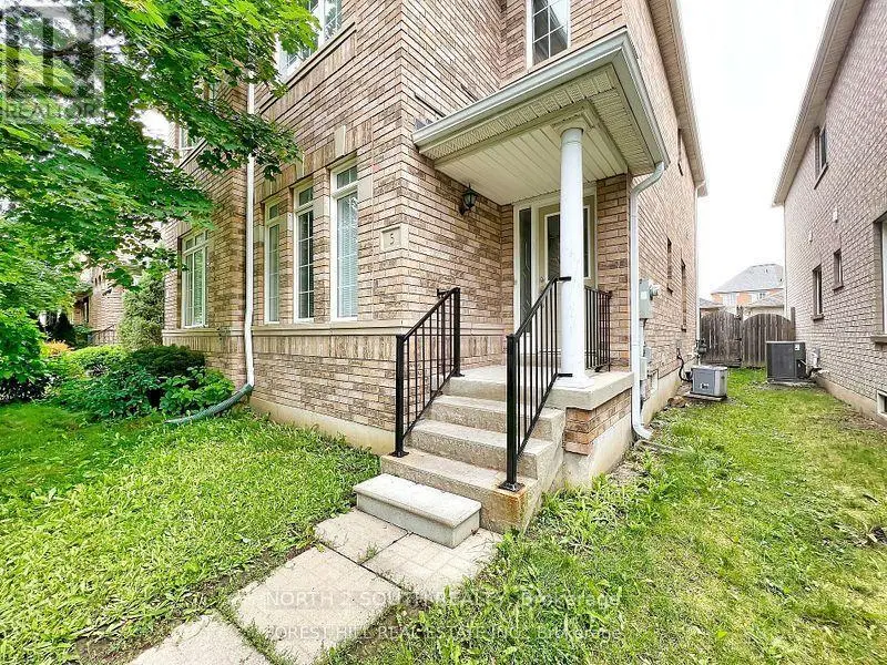 Semi-Detached/Link at 5 Bellagio Cres, Vaughan