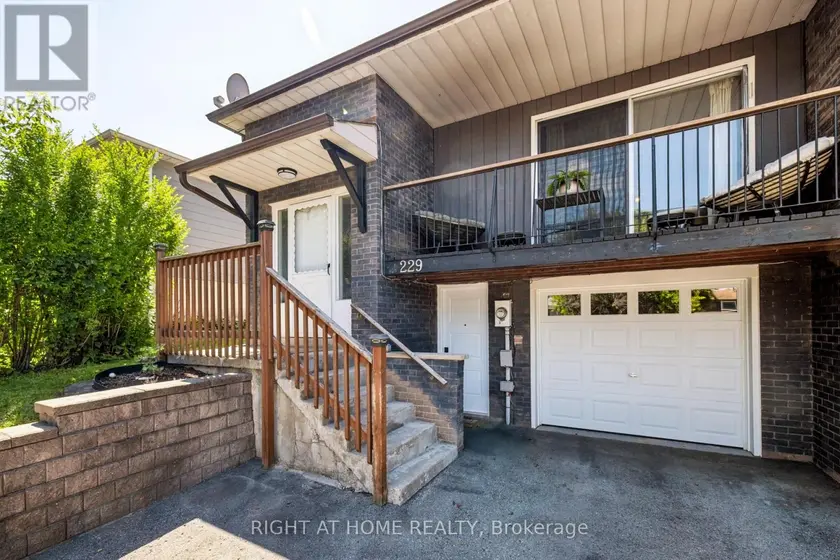 Semi-Detached/Link at 229 BRITANNIA AVENUE, Bradford West Gwillimbury