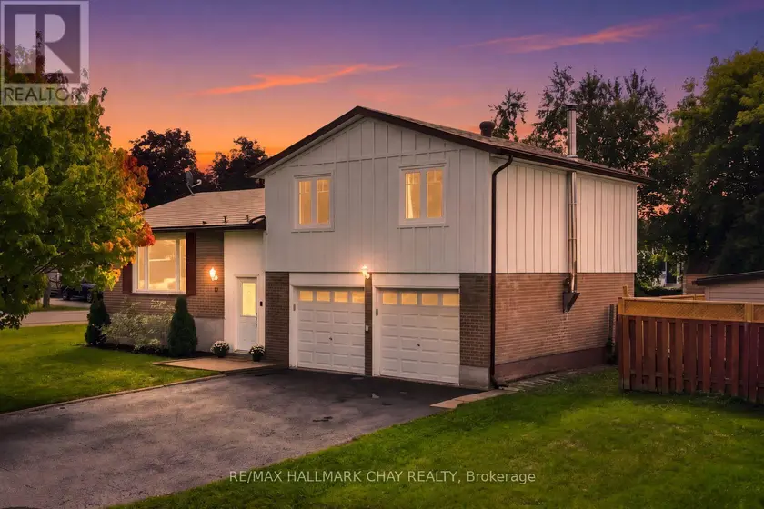Detached at 12 LARKDALE CRESCENT, Essa