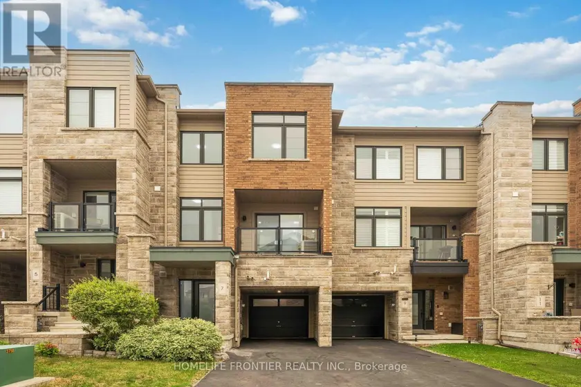 Townhouse at 7 VANTAGE LOOP, Newmarket