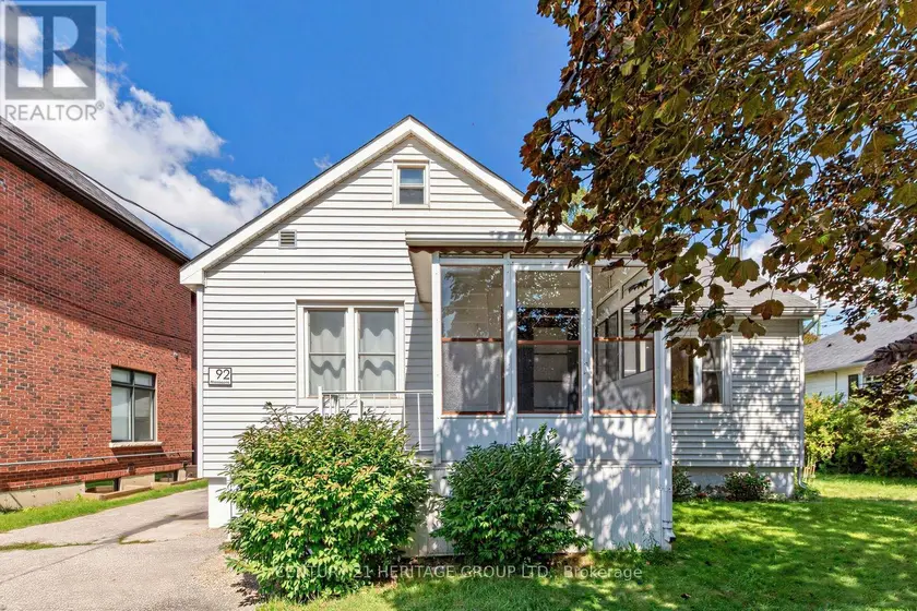 Detached at 92 KENNEDY STREET E, Aurora