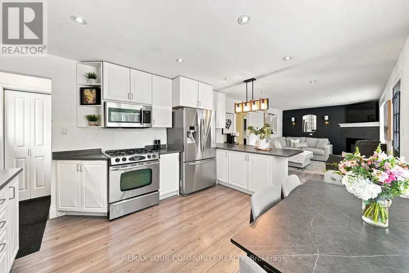 Detached at 422 QUEEN STREET, Newmarket