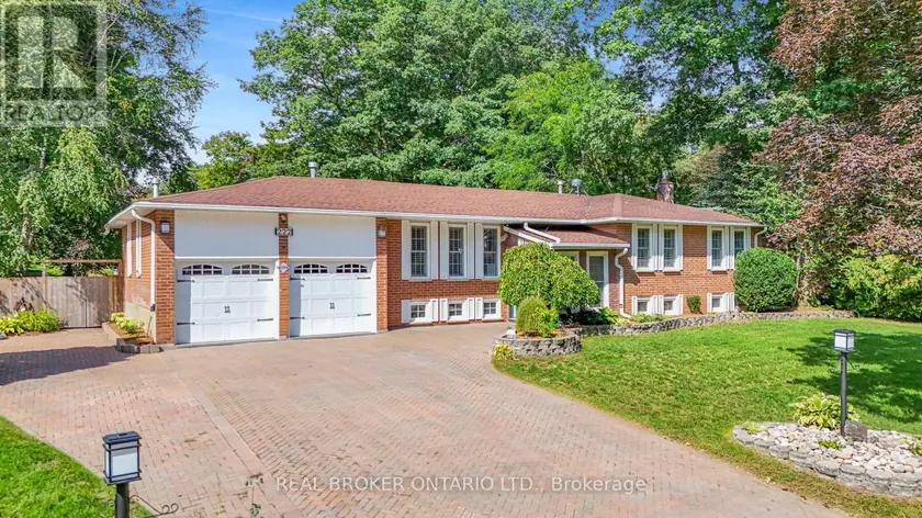Detached at 222 PARK AVENUE, East Gwillimbury