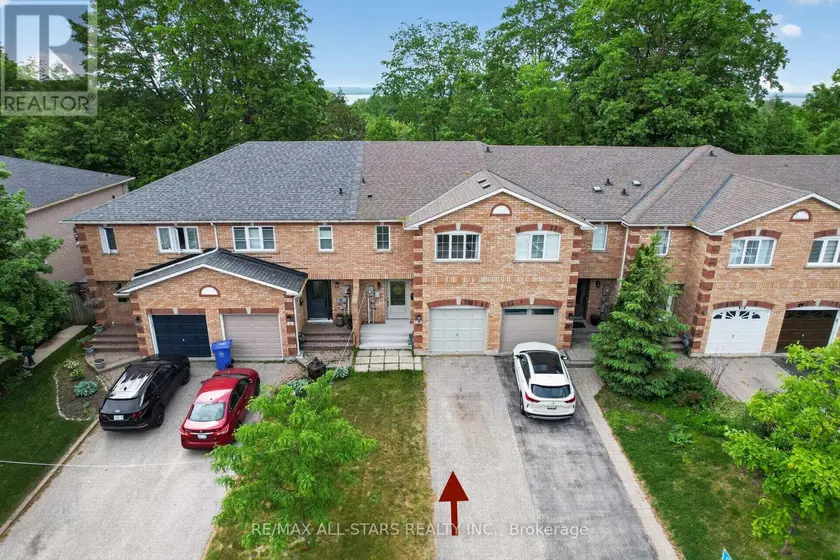 Townhouse at 18 LANCASTER COURT, Georgina