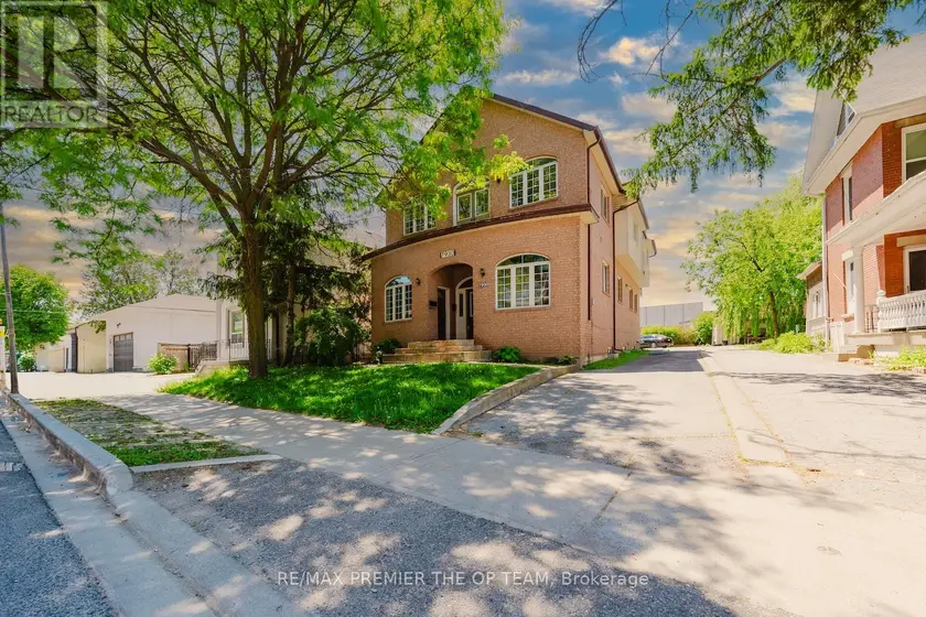 Detached at 7930 KIPLING AVENUE, Vaughan