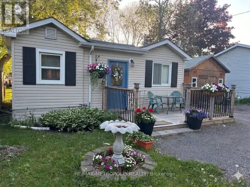 Detached at 28 & 30 THOMPSON DRIVE, Georgina