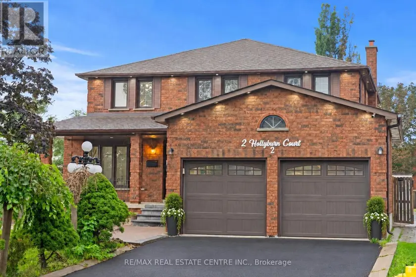 Detached at 2 HOLLYBURN COURT, Vaughan