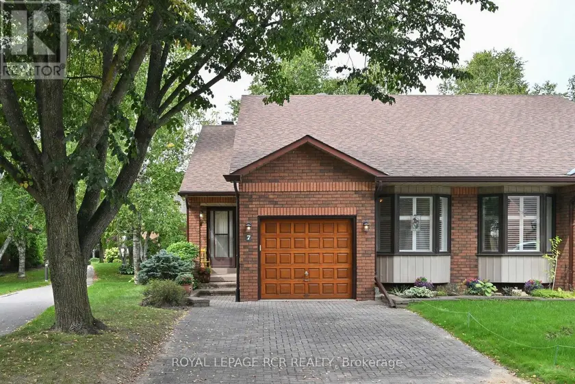 Apartment at 7 DELL ARBOR CRESCENT, New Tecumseth