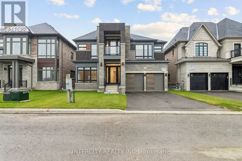 Detached at 15 GARRIOCK HALL AVENUE, King