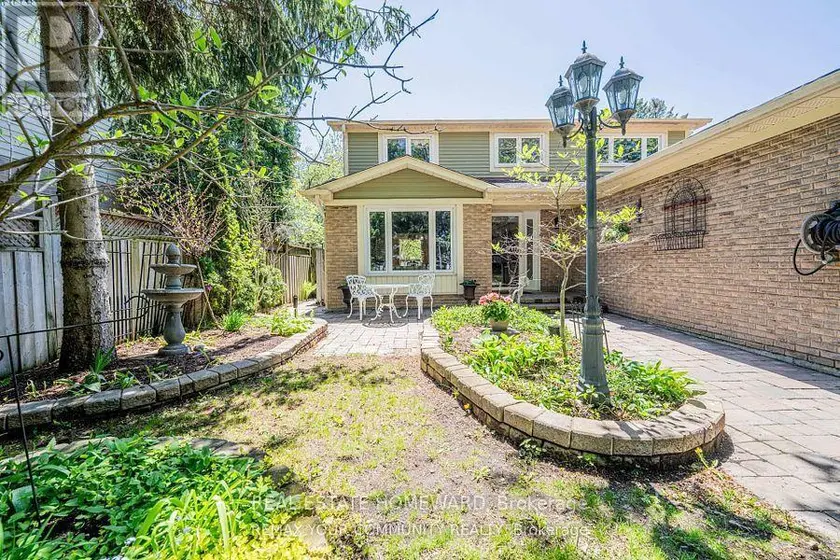 Detached at 27 DRUMERN CRESCENT, Richmond Hill