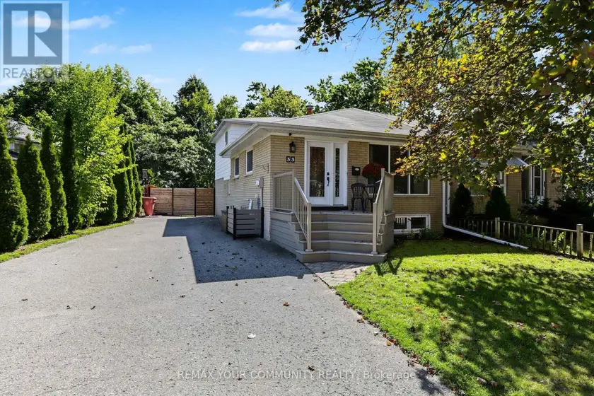Semi-Detached/Link at 33 MCDONALD DRIVE, Aurora