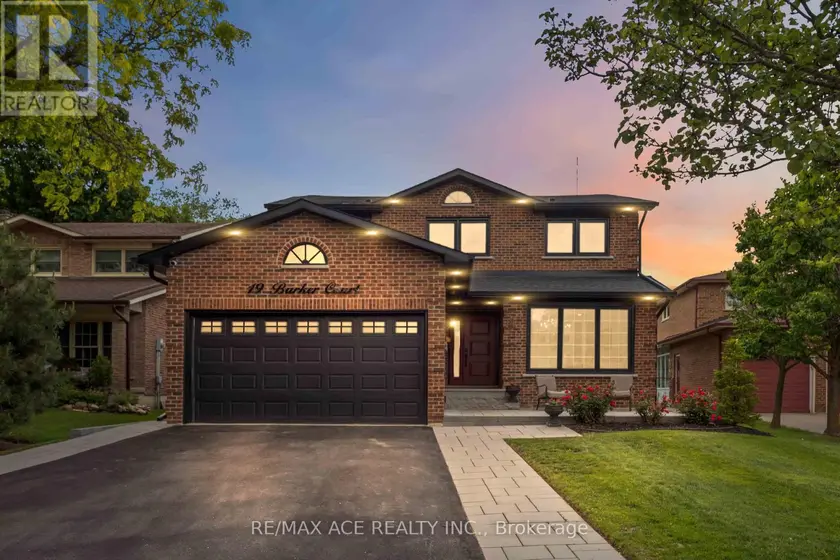 Detached at 19 BARKER COURT, Markham