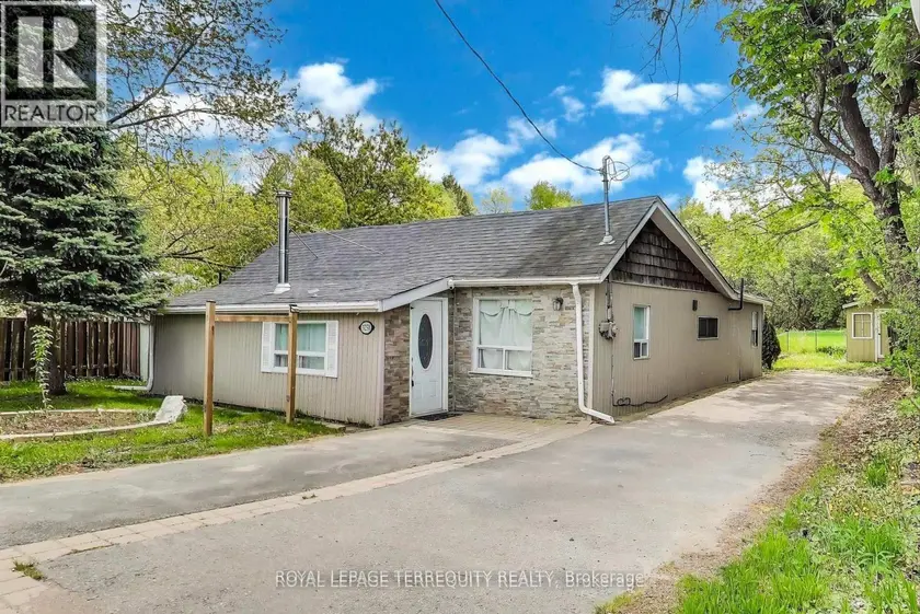 Detached at 3251 RAVENSHOE ROAD, East Gwillimbury