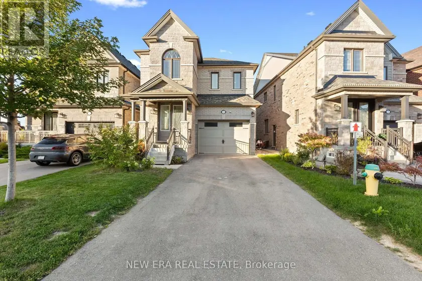 Detached at 124 WALKER BOULEVARD, New Tecumseth