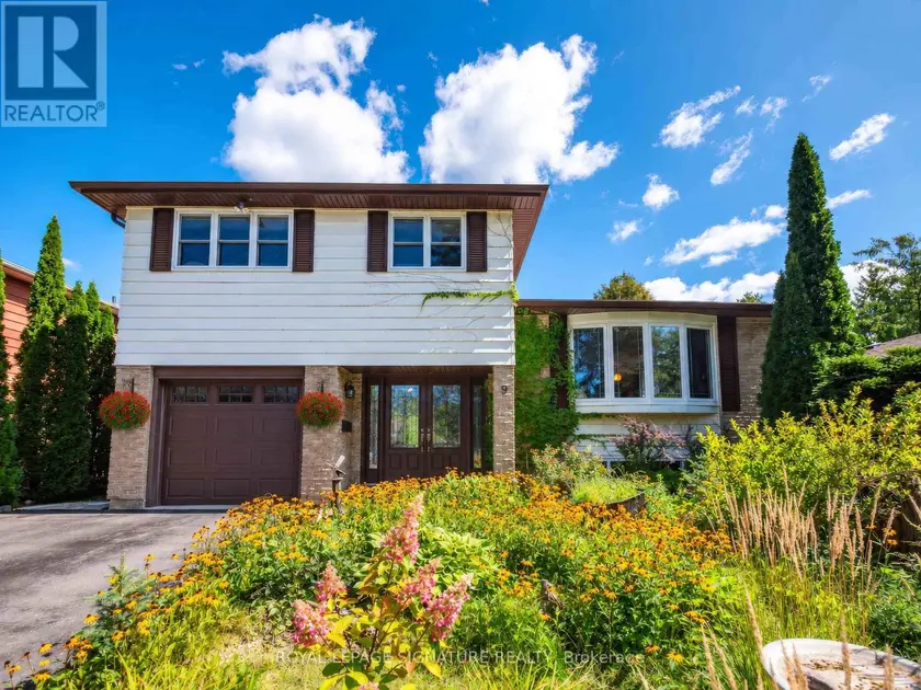 Detached at 9 BIRCH COURT, Aurora