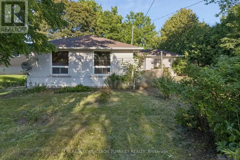 Detached at 105 BOLTON AVENUE, Newmarket