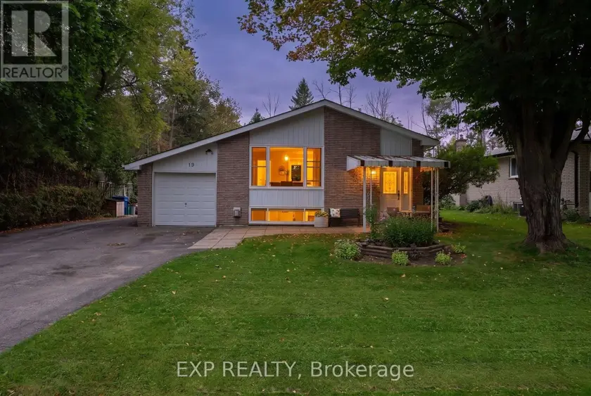 Detached at 19 FAIRCREST AVENUE, Georgina