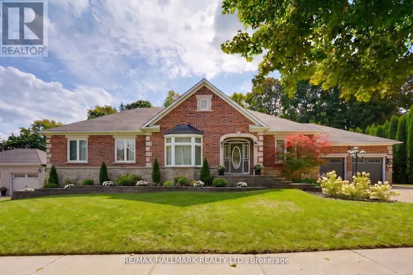 Detached at 71 WILLOW FARM LANE, Aurora