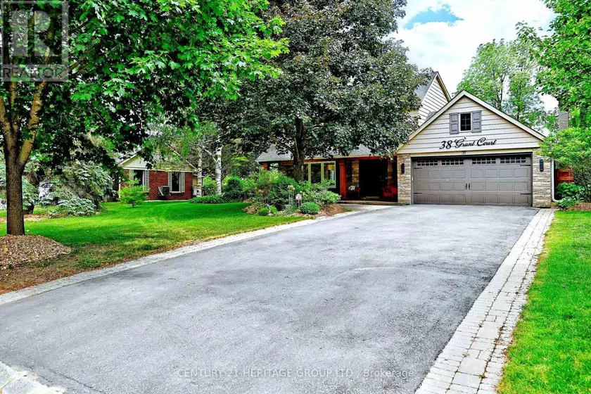 Detached at 38 GRANT COURT, East Gwillimbury