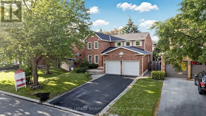 Detached at 16 MEYER CIRCLE, Markham