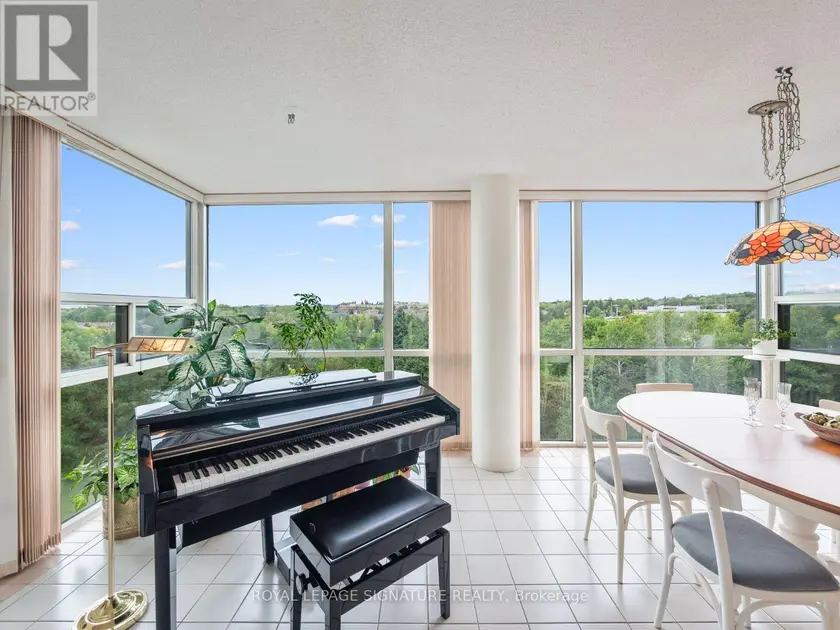 Apartment at # 716 - 40 HARDING BOULEVARD W, Richmond Hill