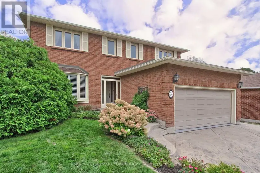 Detached at 64 GOLF LINKS DRIVE, Aurora