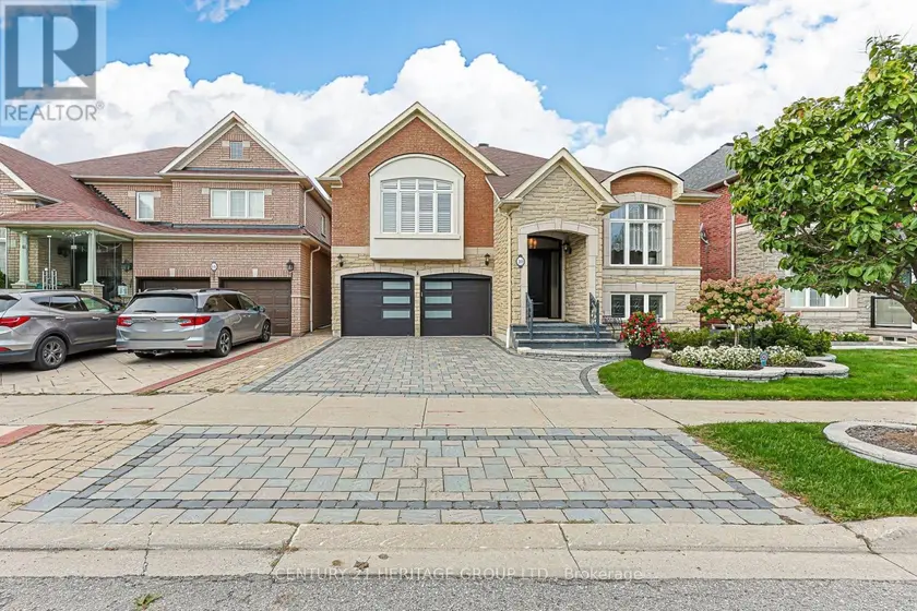 Detached at 10 WESLOCK CRESCENT, Aurora