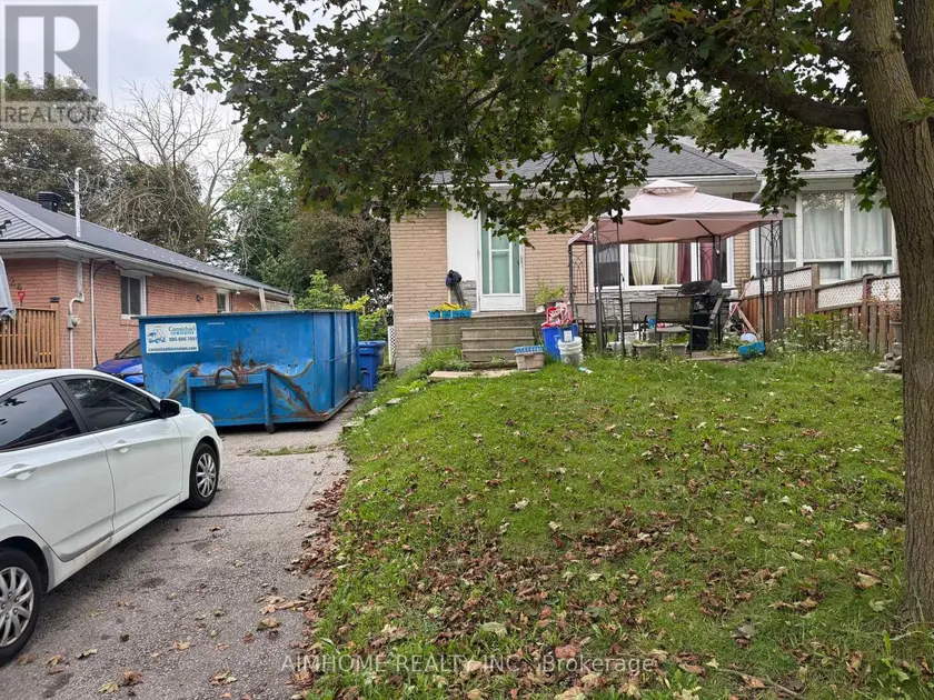 Semi-Detached/Link at 218 PENN AVENUE, Newmarket