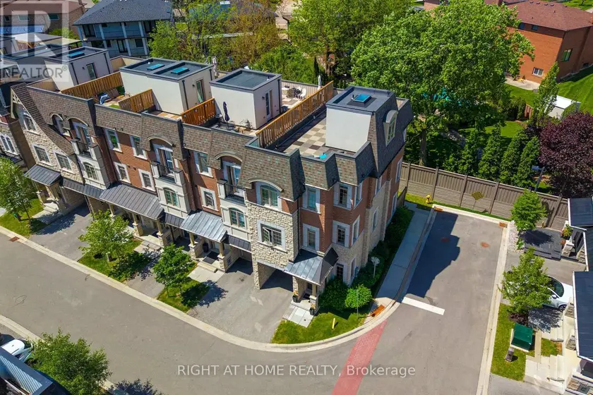 Townhouse at 2 QUEEN MARY COURT, Vaughan