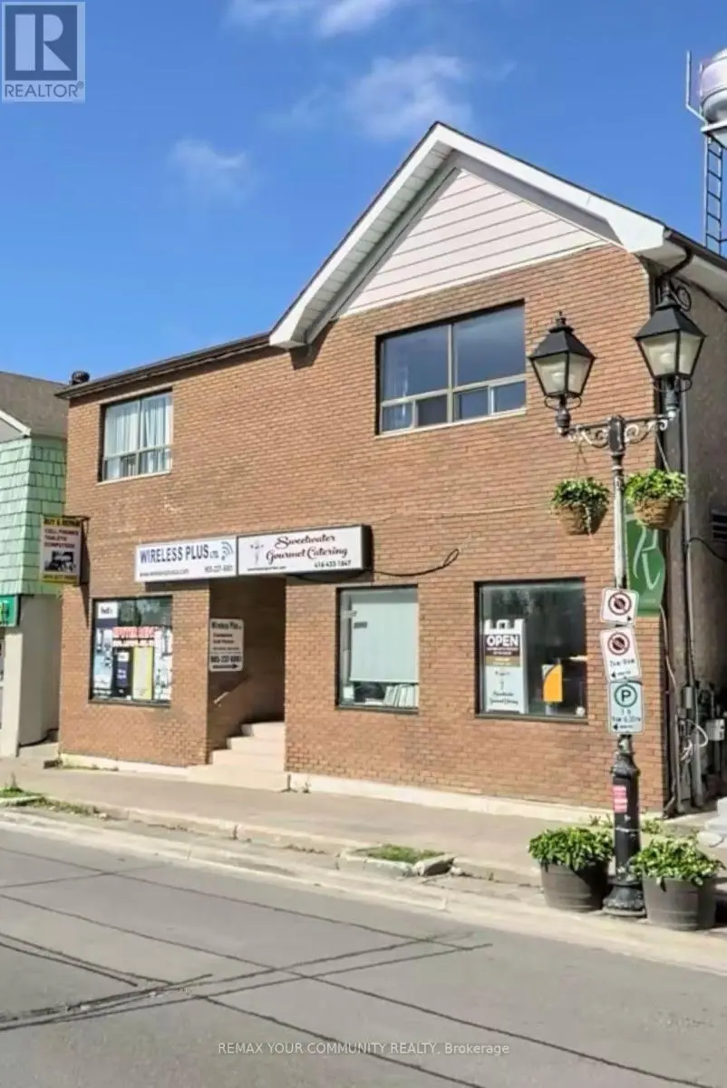 Detached at 10088 Yonge St, Richmond Hill