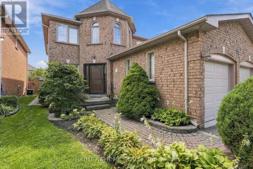 Detached at 71 Veneto Dr, Vaughan