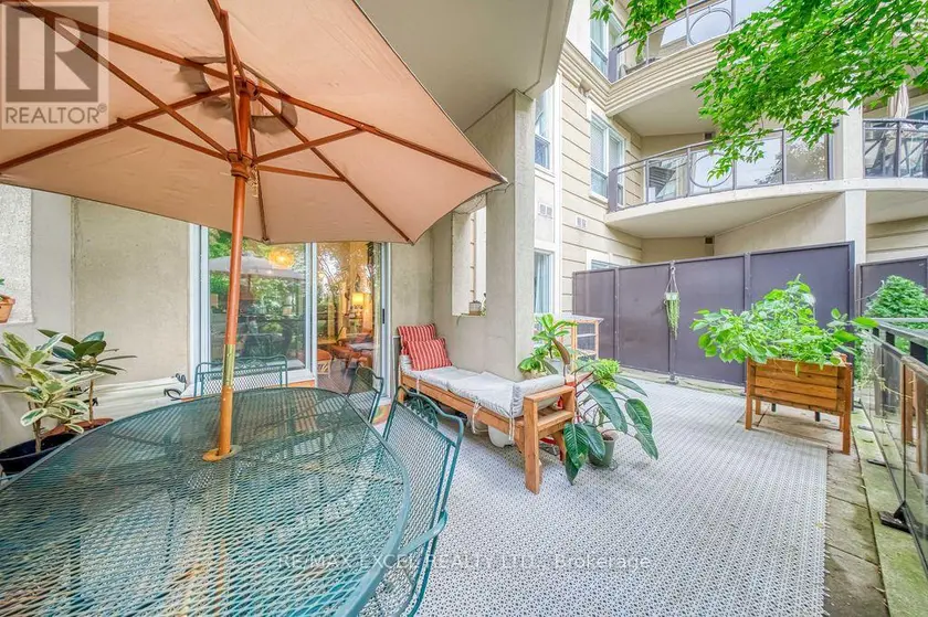 Apartment at 102 - 8 MAISON PARC COURT, Vaughan