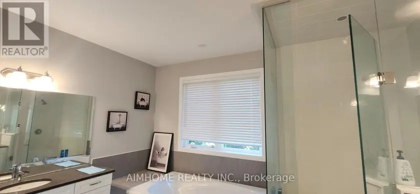 Detached at 58 MAJOR CRESCENT, Aurora