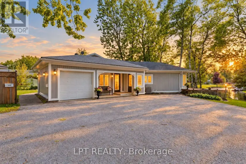 Detached at 204 THE QUEENSWAY S, Georgina