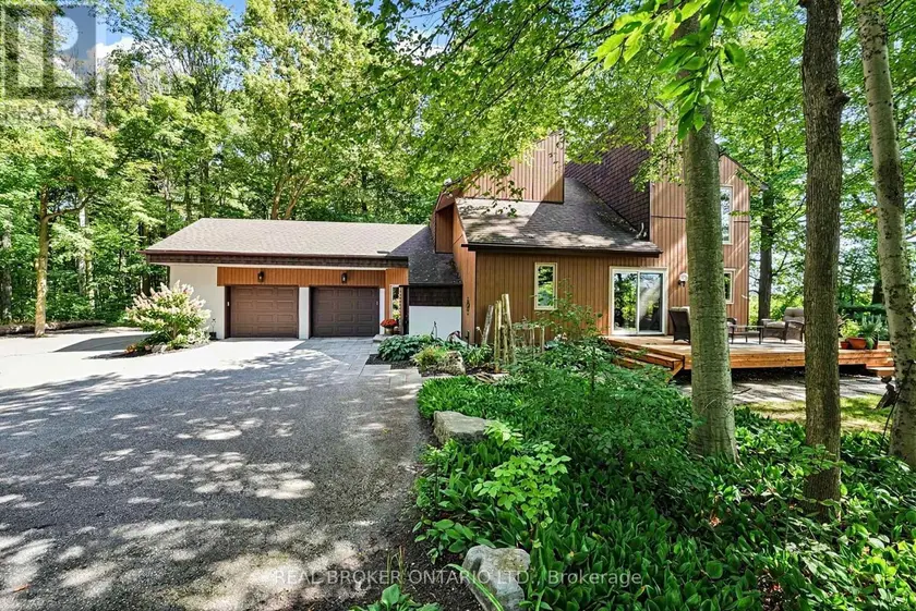 Detached at 18061 HIGHWAY 48, East Gwillimbury