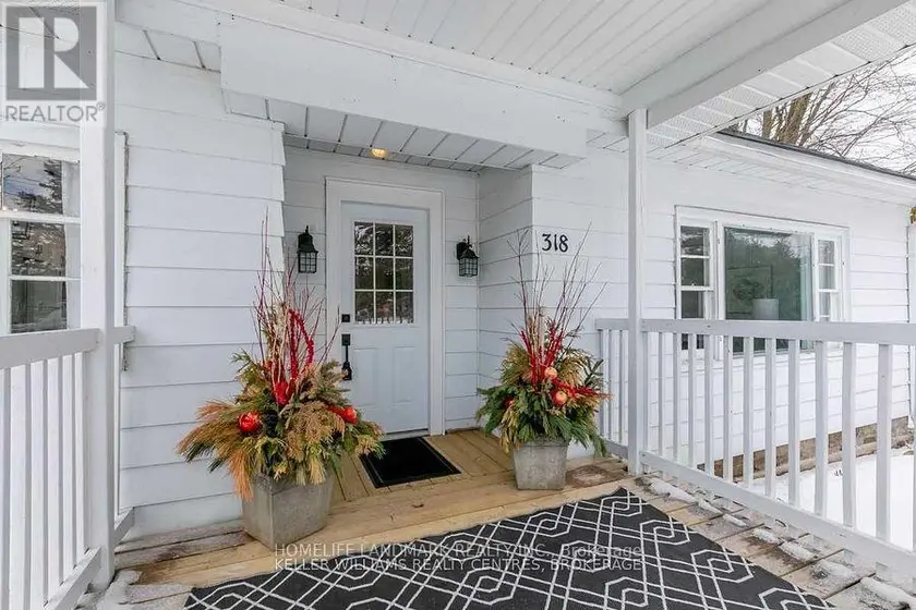 Detached at 318 THE QUEENSWAY S, Georgina