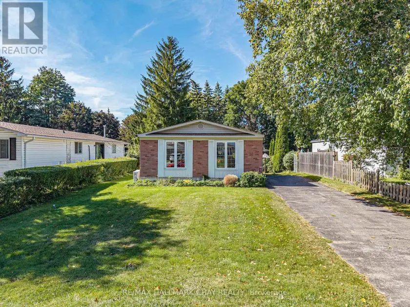 Detached at 32 PARK CRESCENT, New Tecumseth