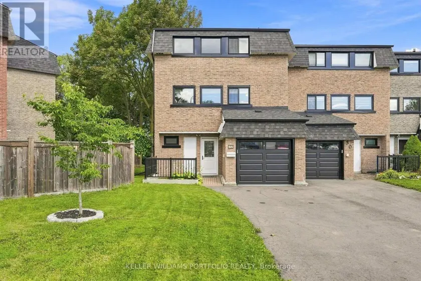 Townhouse at 32 HENDERSON DRIVE, Aurora