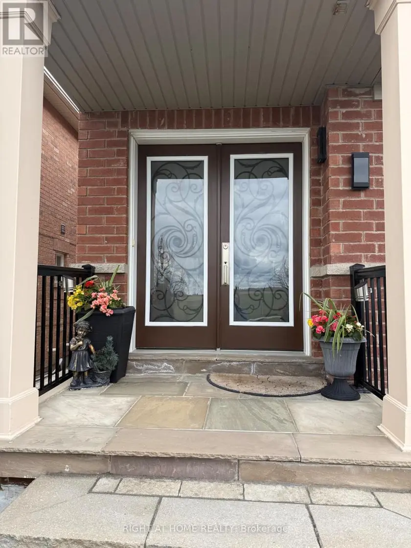 Semi-Detached/Link at 129 FOUR SEASONS CRESCENT, East Gwillimbury